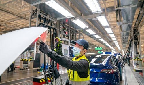 馬斯克旗下車企大幅提高工人工資，員工月薪有望破萬引發行業熱議