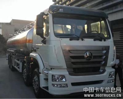 中國I代智能卡車豪沃T7H 驅(qū)動(dòng)危化品運(yùn)輸行業(yè)安全與效率新升級(jí)